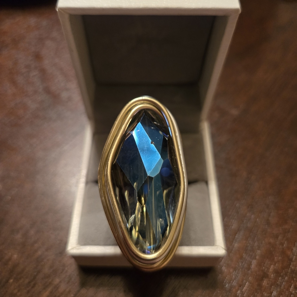 Elegant Blue and Gold Ring